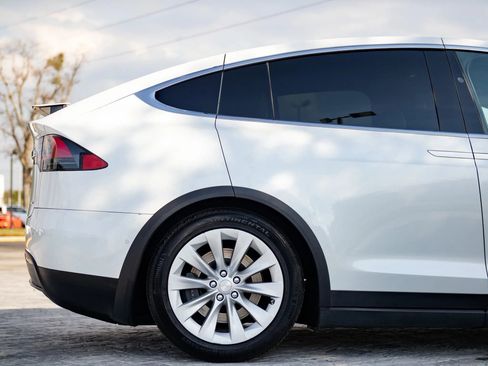 Used 2018 Tesla Model X 100D image 16