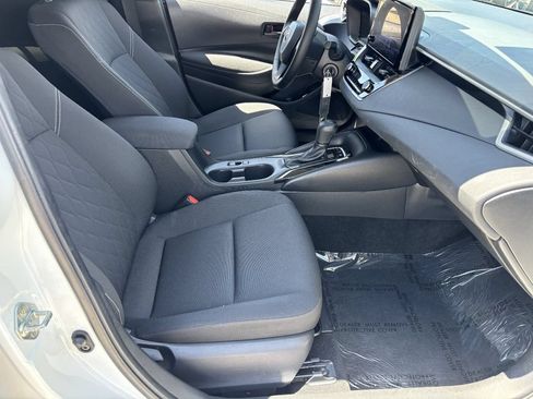 Used 2025 Toyota Corolla LE FWD image 9