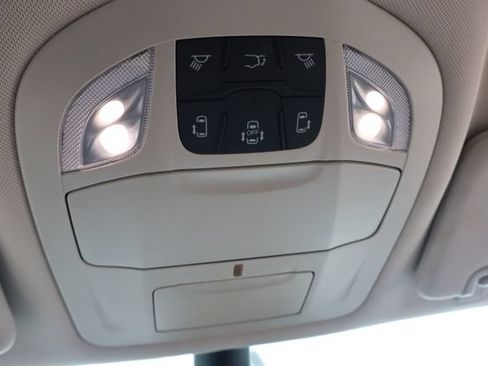Used 2023 Chrysler Pacifica Touring-L FWD image 19