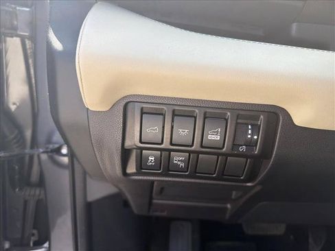 Used 2021 Subaru Ascent Limited w/ Technology Package AWD/4WD image 11