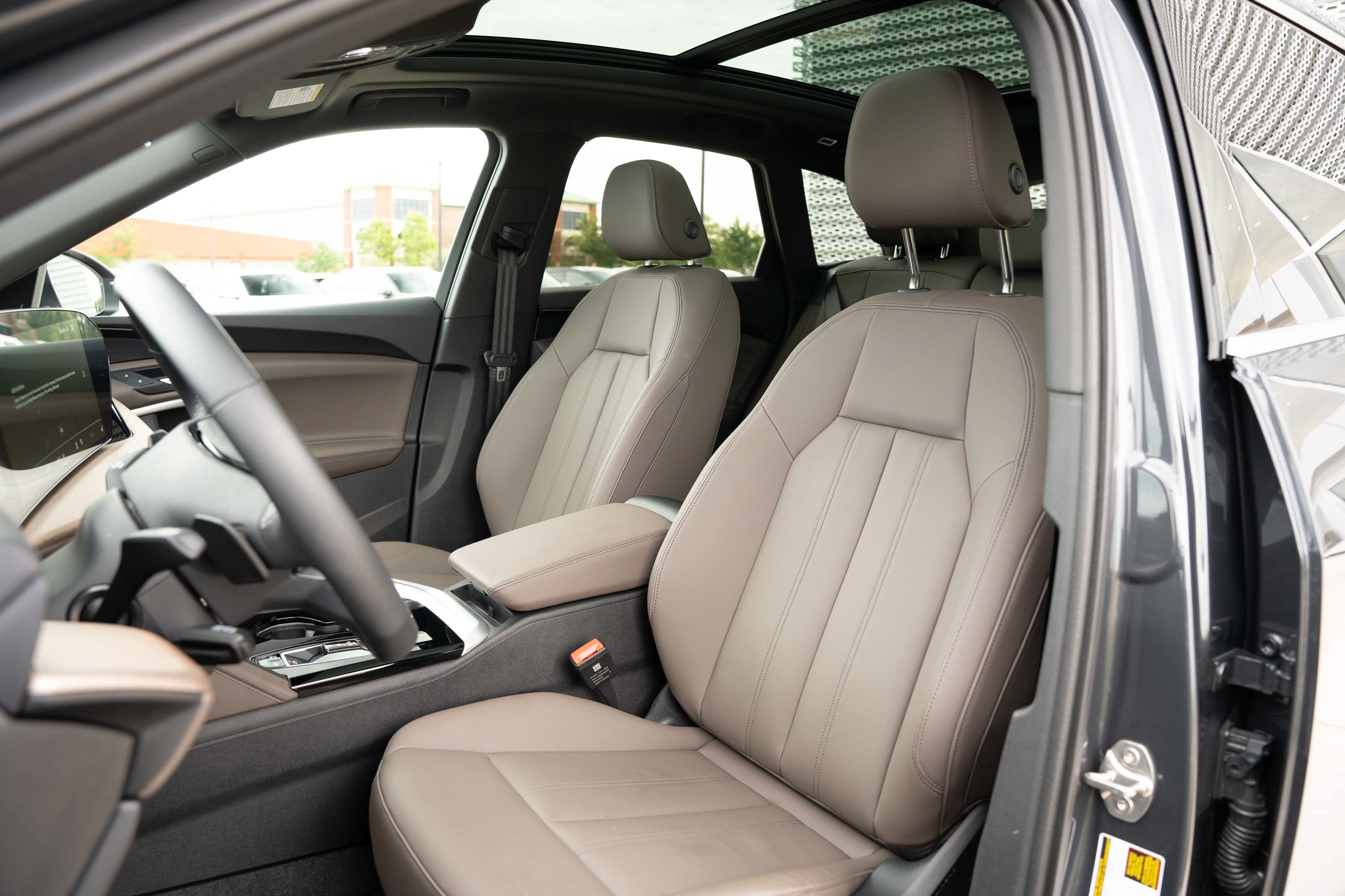 Certified 2025 Audi Q5 Premium w/ Convenience Package AWD/4WD image 18