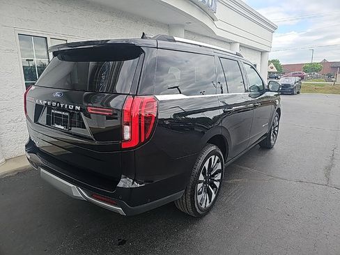 Used 2025 Ford Expedition Platinum w/ Driver's Package AWD/4WD image 4