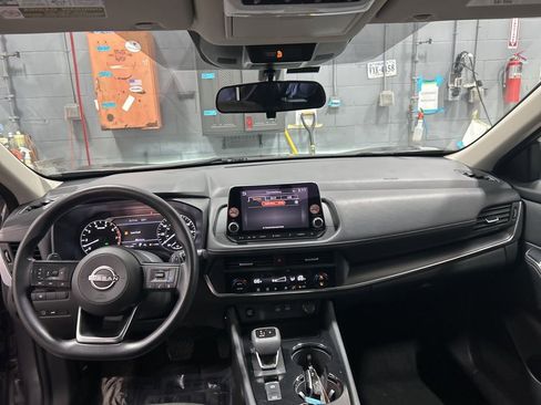 Used 2024 Nissan Rogue SV image 22