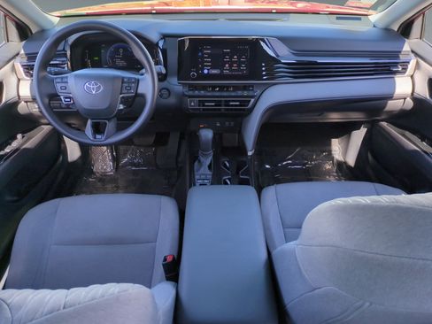Used 2025 Toyota Camry LE image 10