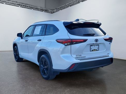 Used 2025 Toyota Highlander XLE image 5