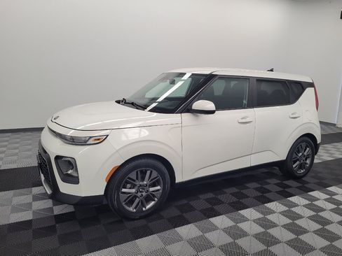 Used 2021 Kia Soul S FWD image 2