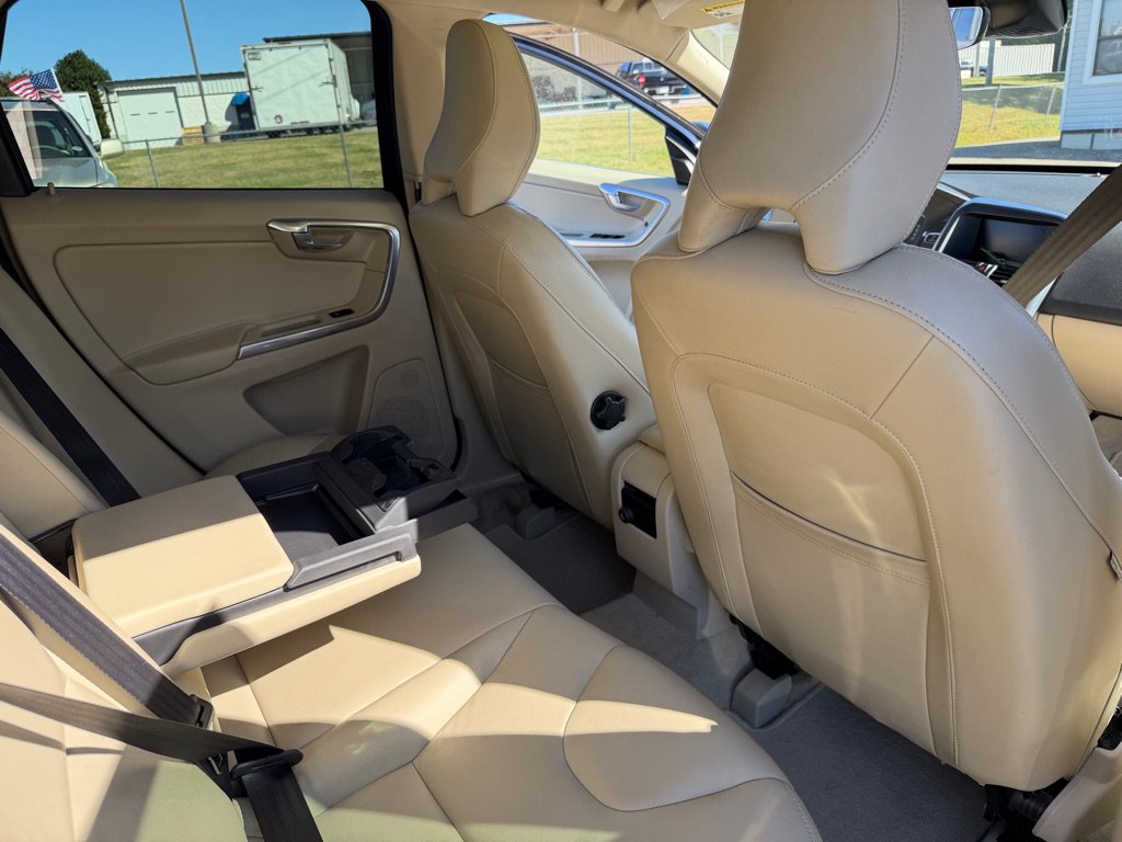 Used 2015 Volvo XC60 T5 AWD/4WD image 21