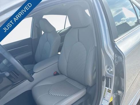 Used 2024 Toyota Camry SE image 11