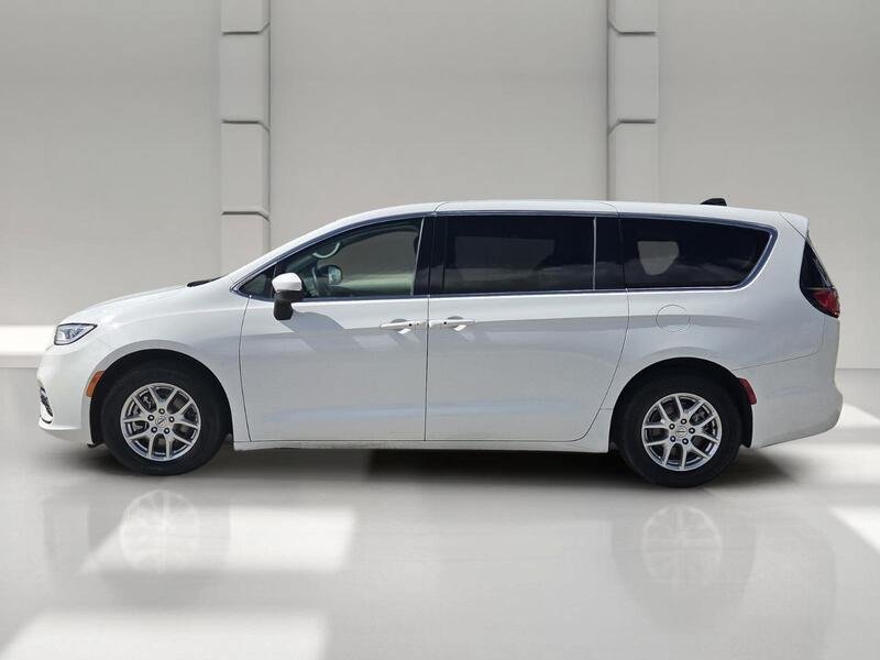 Certified 2023 Chrysler Pacifica Touring-L FWD image 2