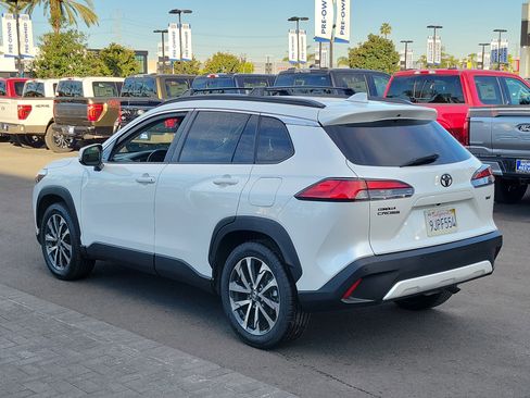 Used 2023 Toyota Corolla Cross XLE w/ Convenience Package image 29