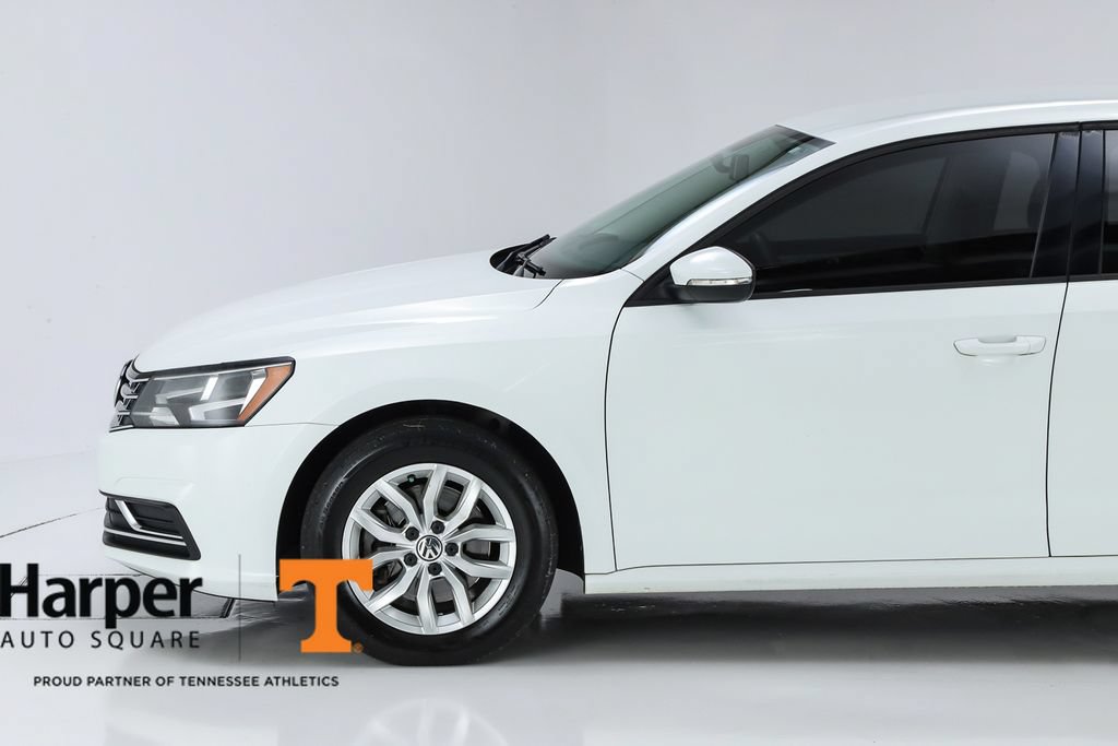 Used 2018 Volkswagen Passat 2.0T S w/ Driver Assistance Package FWD image 3