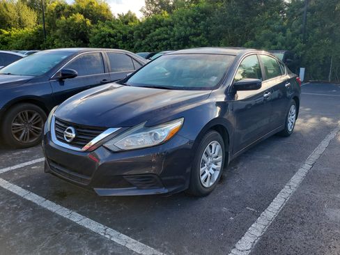 Used 2016 Nissan Altima 2.5 S w/ Power Driver Seat Package FWD image 3