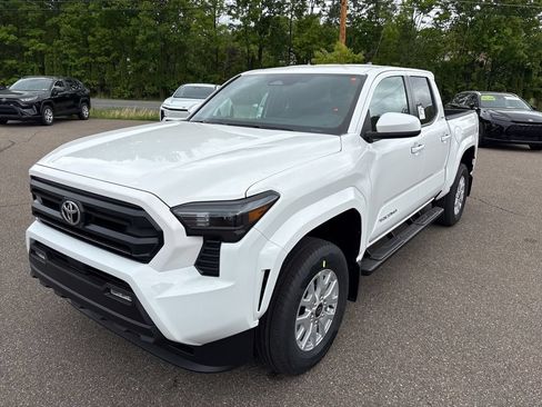 Certified 2026 Toyota Tacoma SR5 AWD/4WD image 2