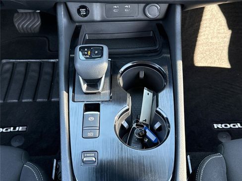 Used 2025 Nissan Rogue S FWD image 12