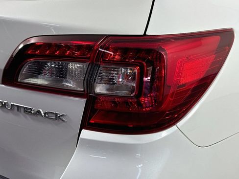 Used 2018 Subaru Outback 2.5i AWD/4WD image 30