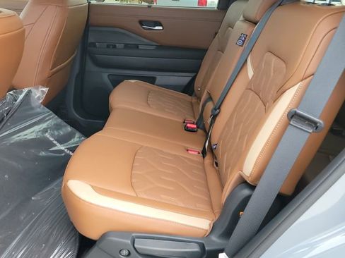 New 2026 Nissan Pathfinder Platinum image 7