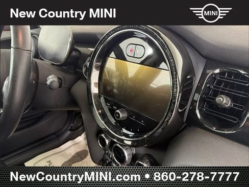 Used 2024 MINI Cooper 2-Door Hardtop FWD image 19