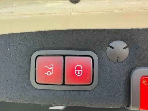 Used 2019 Mercedes-Benz C 300 4MATIC Sedan image 10