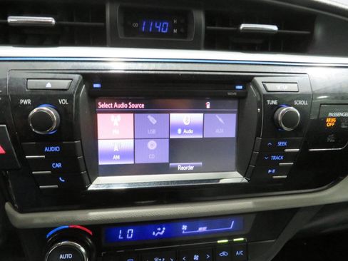 Used 2015 Toyota Corolla LE FWD image 16