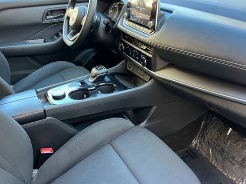 Used 2024 Nissan Rogue S image 21