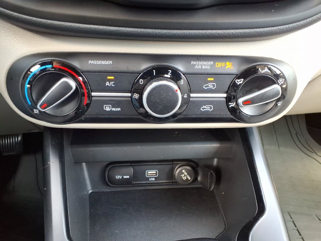 Used 2021 Kia Soul LX FWD image 26