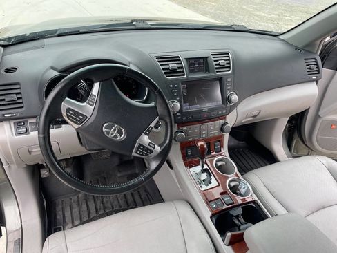 Used 2012 Toyota Highlander Limited w/ Tow Pkg AWD/4WD image 23