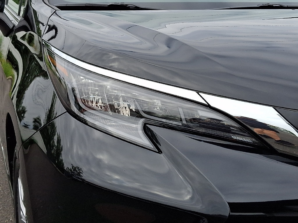 Certified 2025 Toyota Sienna XLE FWD image 9