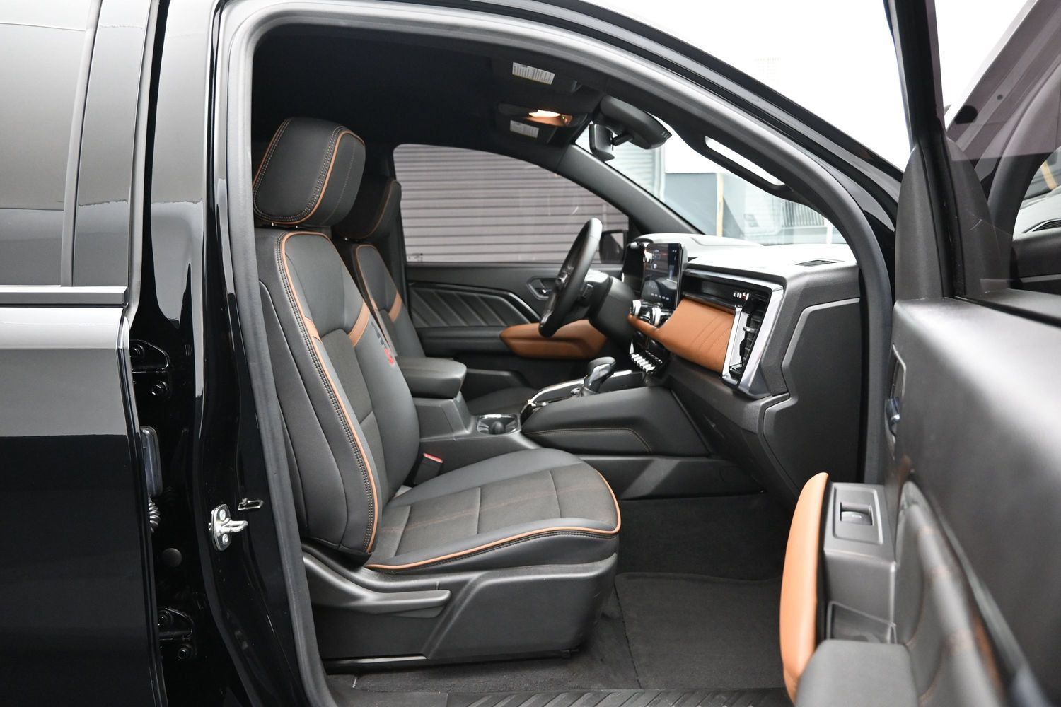 Used 2024 GMC Canyon AT4 w/ Technology Package AWD/4WD image 13