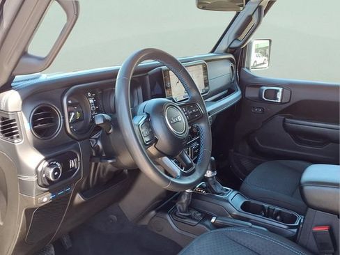Used 2024 Jeep Wrangler Unlimited Rubicon 4xe AWD/4WD image 19