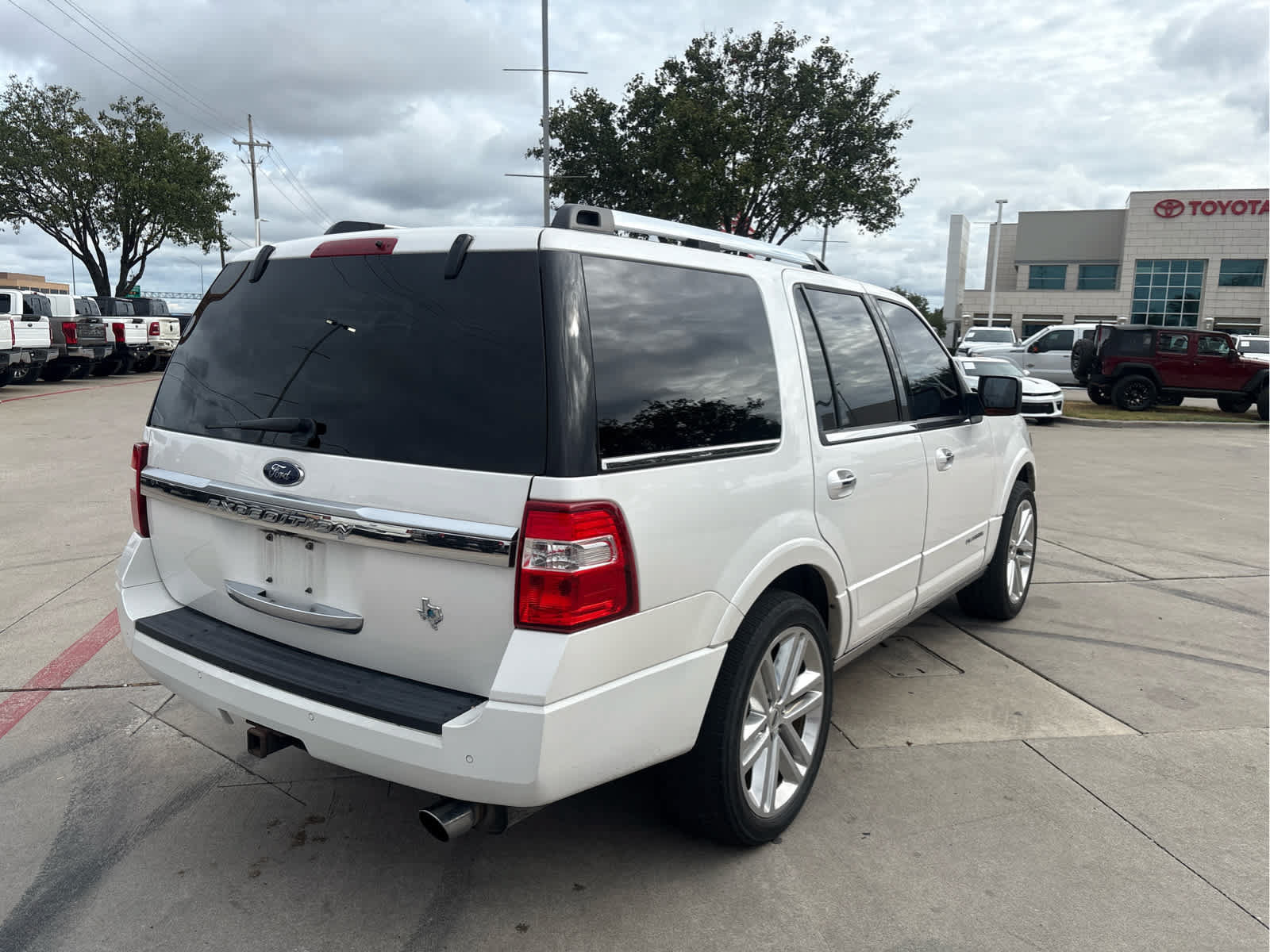 Used 2017 Ford Expedition Platinum AWD/4WD image 5