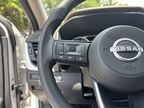 Used 2023 Nissan Rogue SV FWD image 16