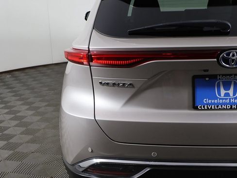 Used 2022 Toyota Venza XLE AWD/4WD image 14