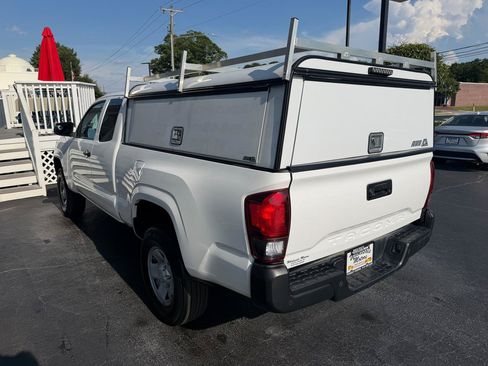 Used 2022 Toyota Tacoma SR RWD image 5