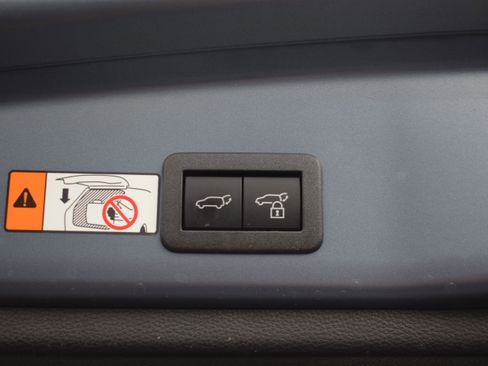 Used 2026 Toyota Corolla Cross XLE w/ Convenience Package FWD image 12