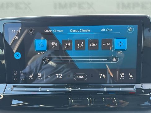 Used 2025 Volkswagen Atlas Cross Sport SE image 18