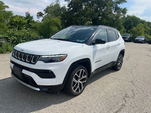 Used 2024 Jeep Compass Limited w/ Elite Group AWD/4WD image 4