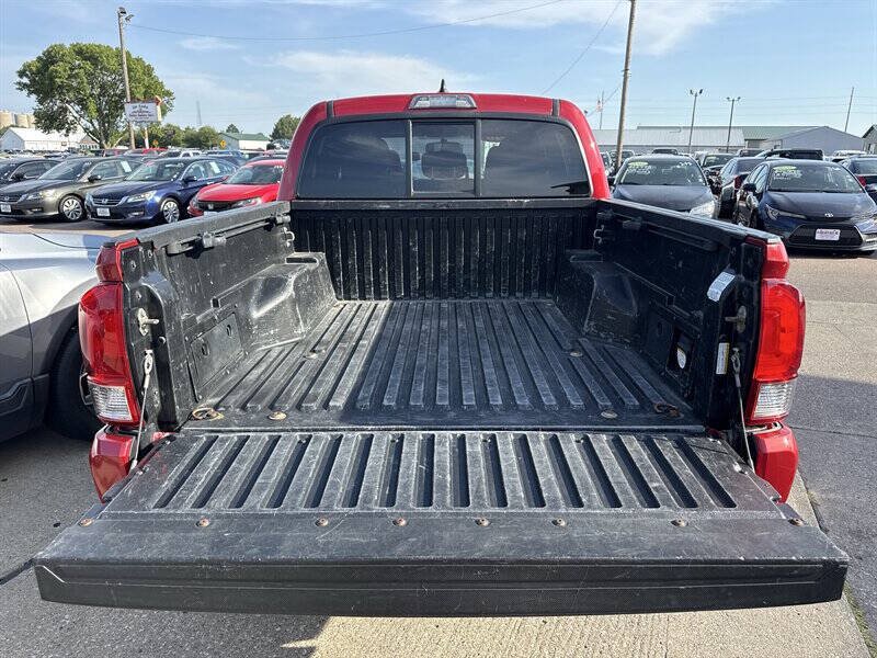 Used 2016 Toyota Tacoma TRD Sport w/ Towing Package AWD/4WD image 21