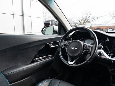 Used 2022 Kia Niro EX Premium w/ Cold Weather Package image 11