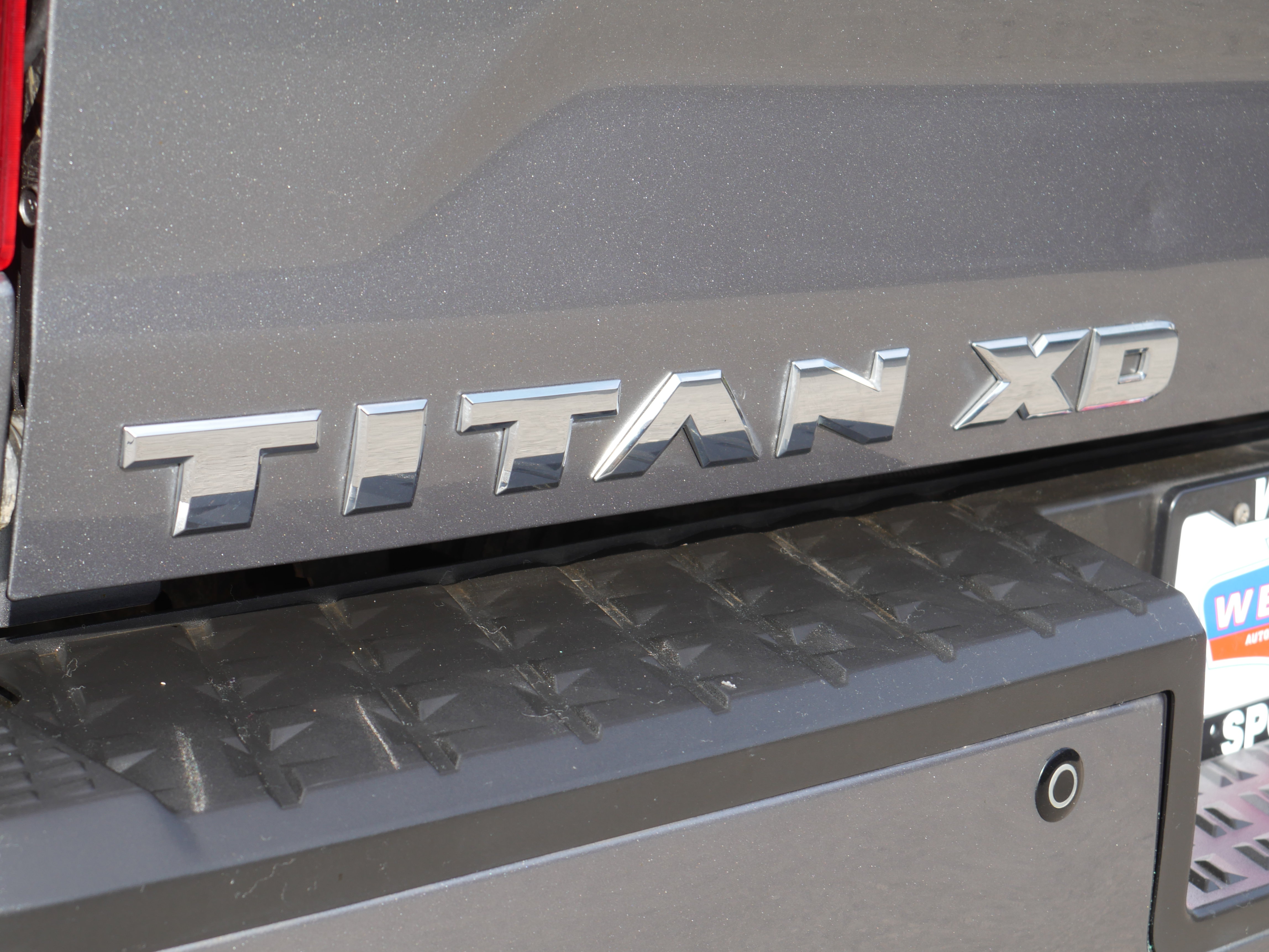 Used 2018 Nissan Titan SV w/ SV Convenience Package AWD/4WD image 18