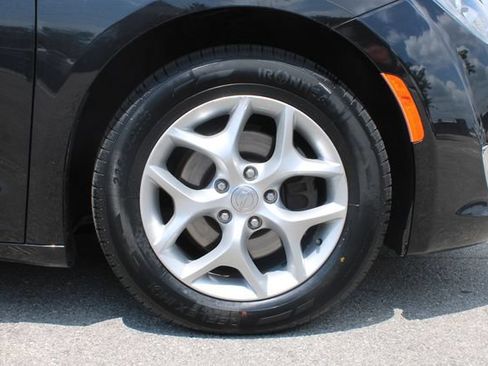 Used 2018 Chrysler Pacifica Touring-L Plus w/ Tire & Wheel Group FWD image 38