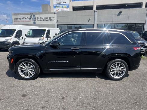 Used 2022 Jeep Grand Cherokee Summit AWD/4WD image 3