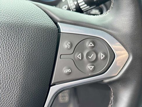 Used 2023 Chevrolet Traverse LT FWD image 25