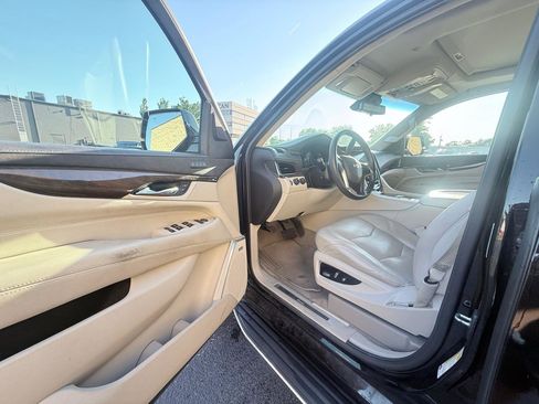 Used 2020 Cadillac Escalade Luxury AWD/4WD image 9
