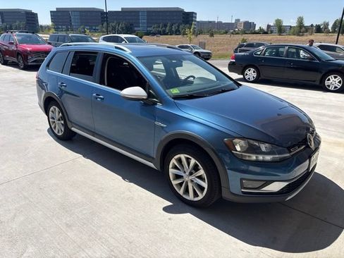 Used 2018 Volkswagen Golf Alltrack SE AWD/4WD image 2