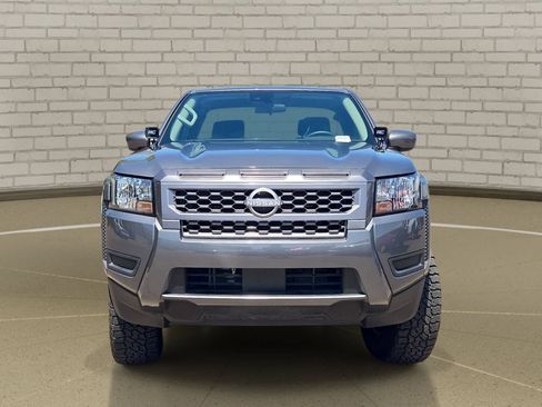 Used 2025 Nissan Frontier SV RWD image 2