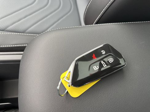 New 2026 Volkswagen Tiguan SE image 65