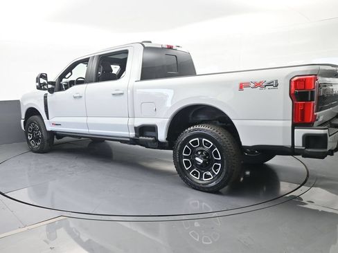 Used 2026 Ford F350 Platinum w/ FX4 Off-Road Package AWD/4WD image 4