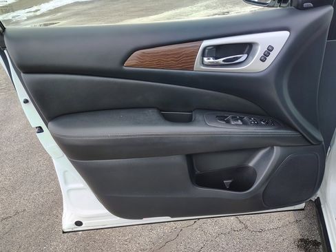 Used 2017 Nissan Pathfinder Platinum w/ Midnight Edition Package image 11