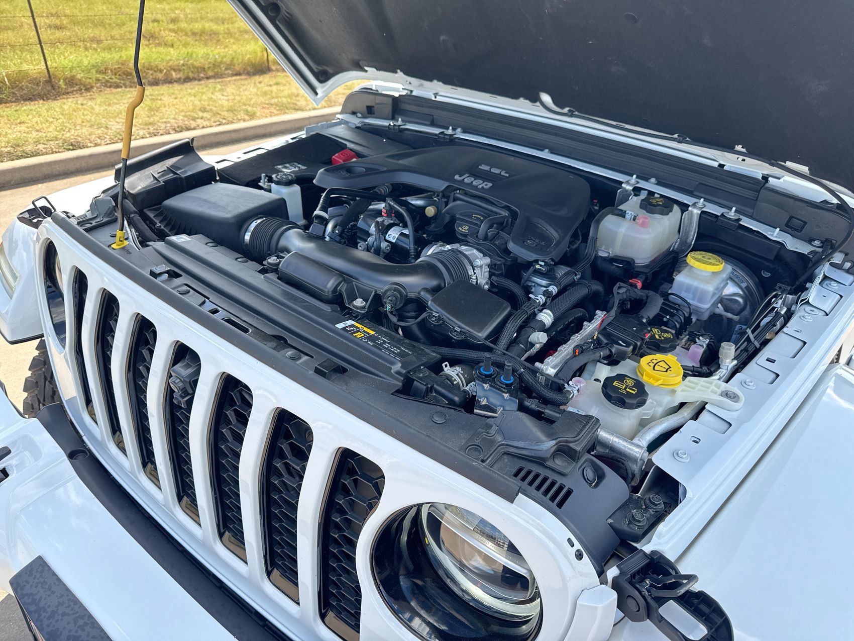 Used 2021 Jeep Wrangler Unlimited Sahara AWD/4WD image 26