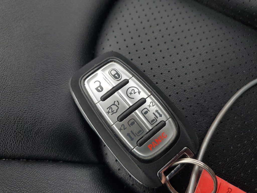 Used 2024 Chrysler Pacifica Touring-L FWD image 27
